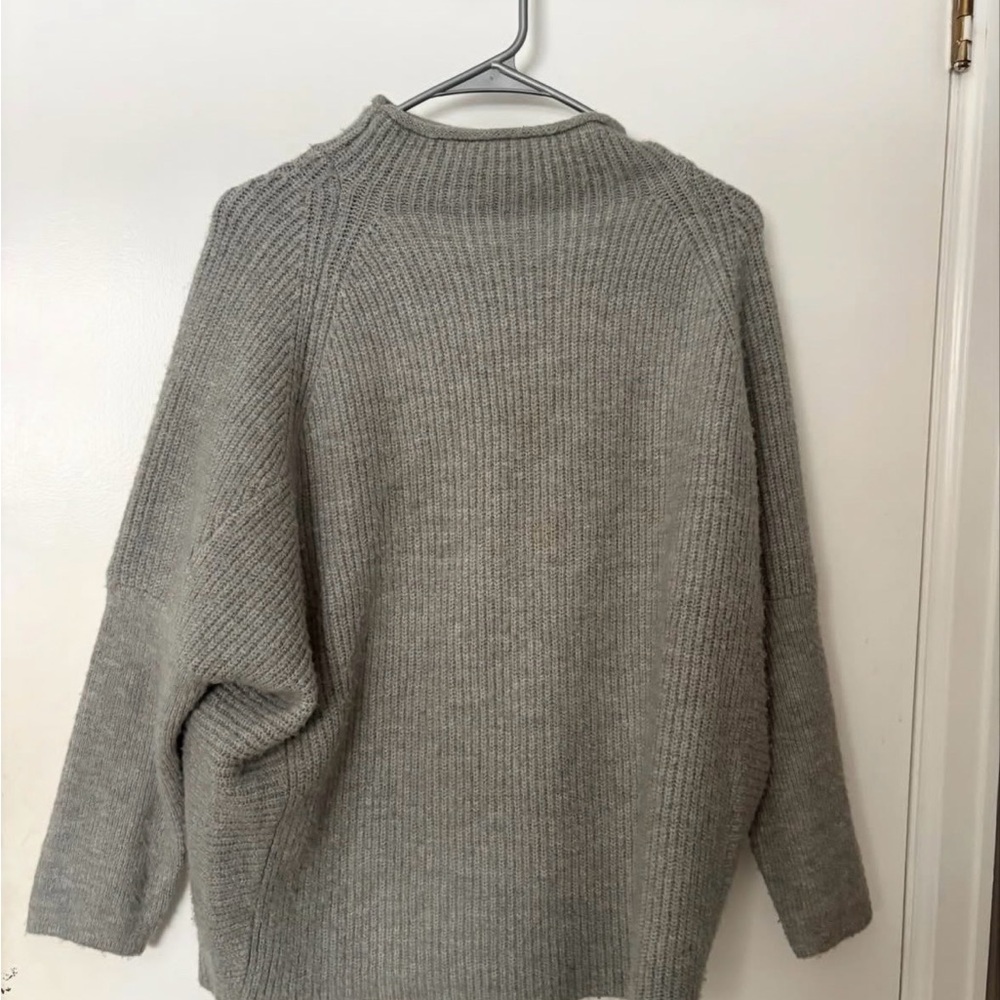 Banana Republic Heather Gray Ribbed Crewneck Sweater